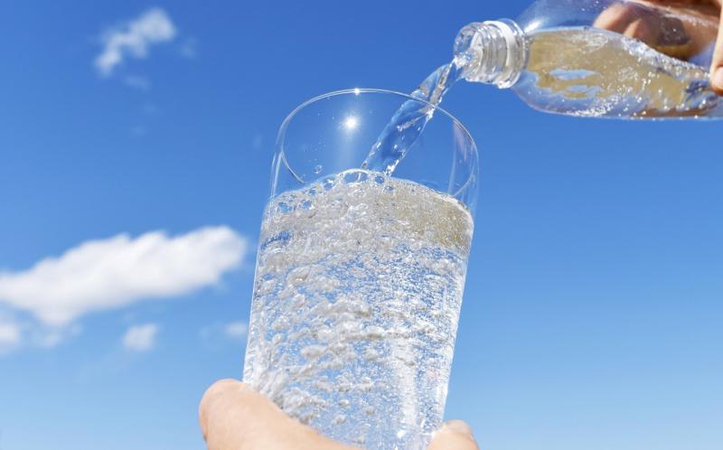 水の代わりに炭酸水をたくさん飲んでも大丈夫？正しい炭酸水の知識。