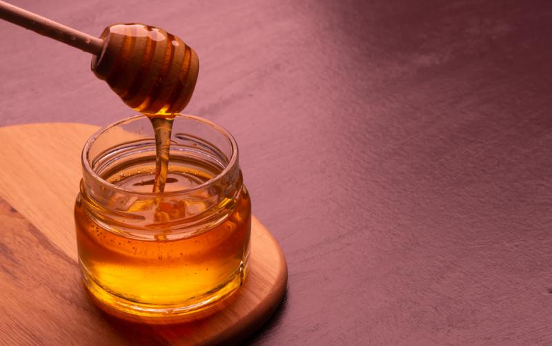 ハチミツは風邪薬よりも効果的？でも摂取のし過ぎに注意。