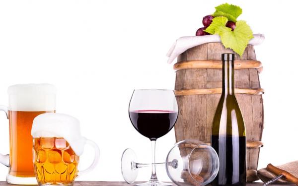 ワインやビールから除草剤！？健康の観点から避けるべきお酒の種類を伝授。